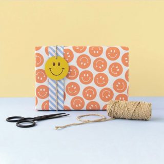 Leuke pakketjes onderweg naar fijne klanten! 📦📦
Ook op onze sluitingsdagen worden jullie weborders verstuurd zodat jullie snel je pakketjes in huis hebben. 
Is de winkel te ver? Neem dan zeker eens een kijkje op onze webshop, daar vind je al onze artikelen uit de winkel terug. 
💛 Onze webshop is 24/7 geopend
💛 We maken er altijd gratis en met veel plezier een mooi geschenkje van als je dat wenst. 
💛 Je kan ook een pakje rechtstreeks bij iemand laten bezorgen: pas het leveringsadres aan en zet een lief tekstje in de opmerking, dan voegen we een kaartje toe i.p.v. het kassaticket. 
💛 Neem zeker ook eens een kijkje op onze ‘sale’ pagina! Héél ruim aanbod aan -40%!!
Veel shop plezier! 
Xxx
.
#webshop #pakketjesonderweg #weborderscomingsoon #kooplokaalookonline #winkelonlinebijons #conceptstore #giftshop #onlinegiftshop