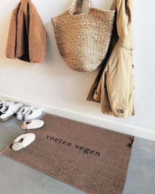 ✨ALL TIME FAVORITE✨
.
Grote levering nieuwe matten van één van onze favoriete merkjes!!
Mad about mats heeft echt de mooiste matten!
Trots om verdeelpunt te zijn van dit West Vlaamse merk!
Er is in elk geval weer keuze genoeg!
Welke is jouw favoriet?
.
#bestseller #westvlaamsondernemen #nowinshop #lokaalondernemen #shoponline #komlangs #madaboutmats #hippedeurmat