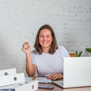 ✨ SOLDEN✨
.
Morgen gaan onze solden van start! Een weekje later dan anders en daarom vliegen we er meteen stevig in! 🥳
Wij beloven dat het zeker de moeite zal zijn om een kijkje te nemen!
.
#solden #koopjes #kortingen