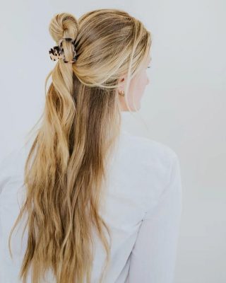 ✨ New arrivals!✨
.
Datenight of eerder girlsnight voor Valentijn? Maak jouw outfit compleet met onze CLIPS haarspelden! 💛
Koop ze nu online of in onze winkel in Dadizele. 
De clips zijn voor alle haartypes, blijven stevig zitten en zakken niet uit. 🙌🏻
Héél blij met dit nieuw merkje!
Koop snel jouw favorieten, want ze vliegen de deur uit! 📦
.
#nieuwbijfeels #clipsaccessoires